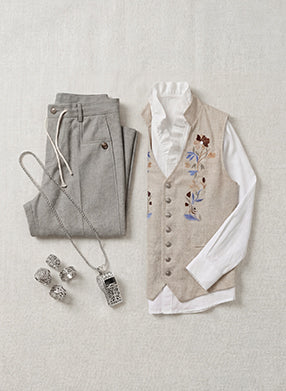 SHOP THE ENTIRE LOOK >